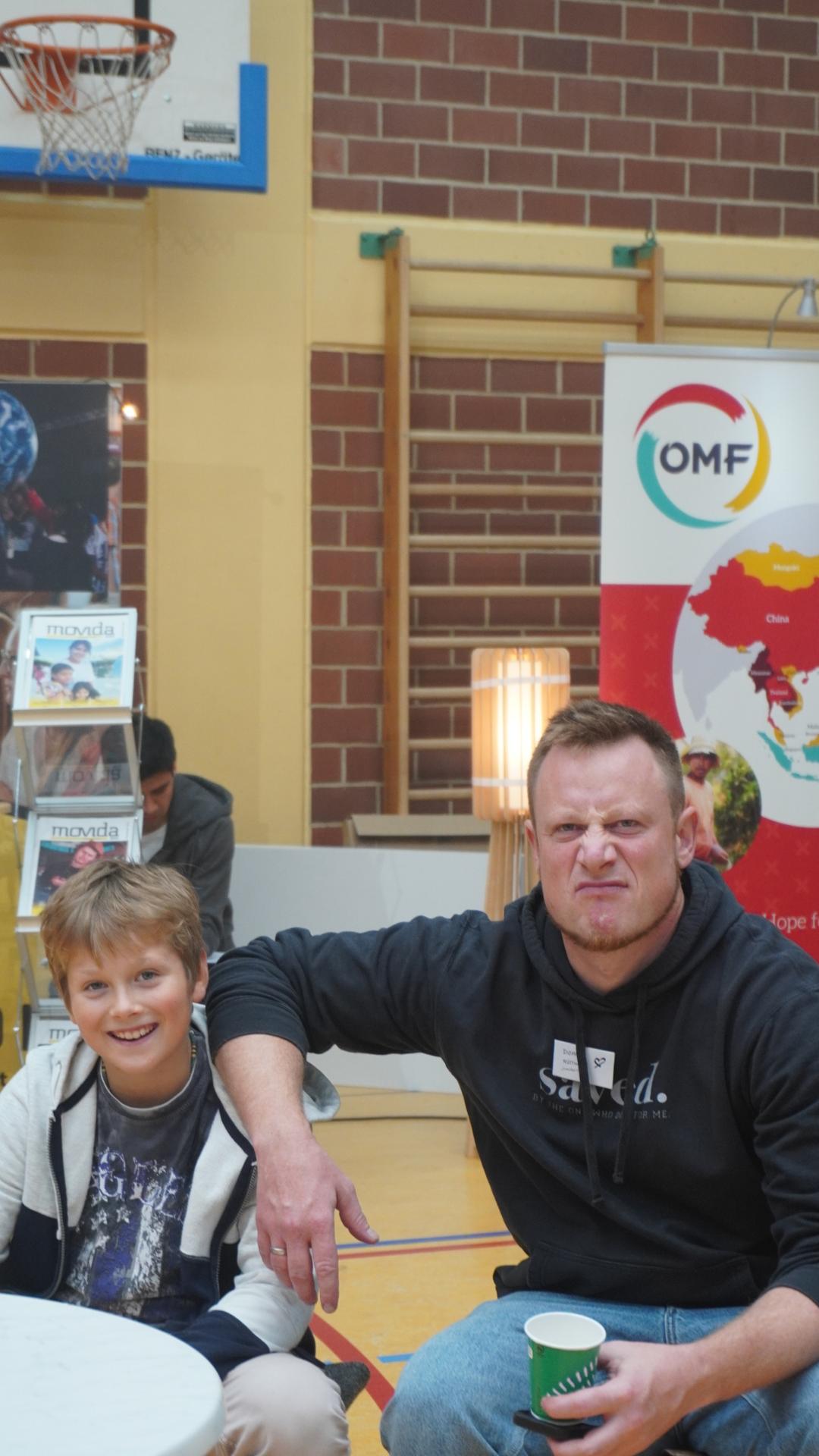 Domi im Gespräch mit einem Besucher auf der JUMIKO 2023