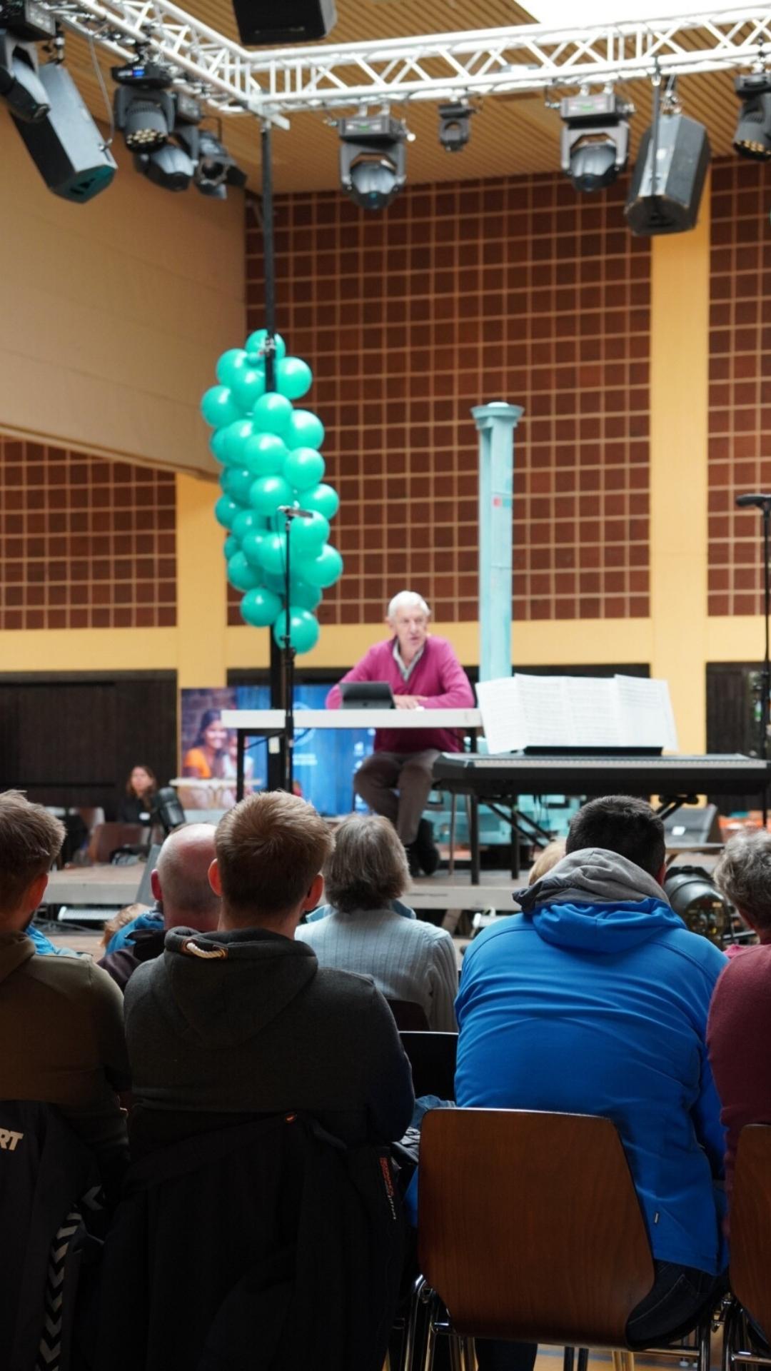 Vormittagsprogramm der JUMIKO 2024 – Kurt Schneck auf der Bühne