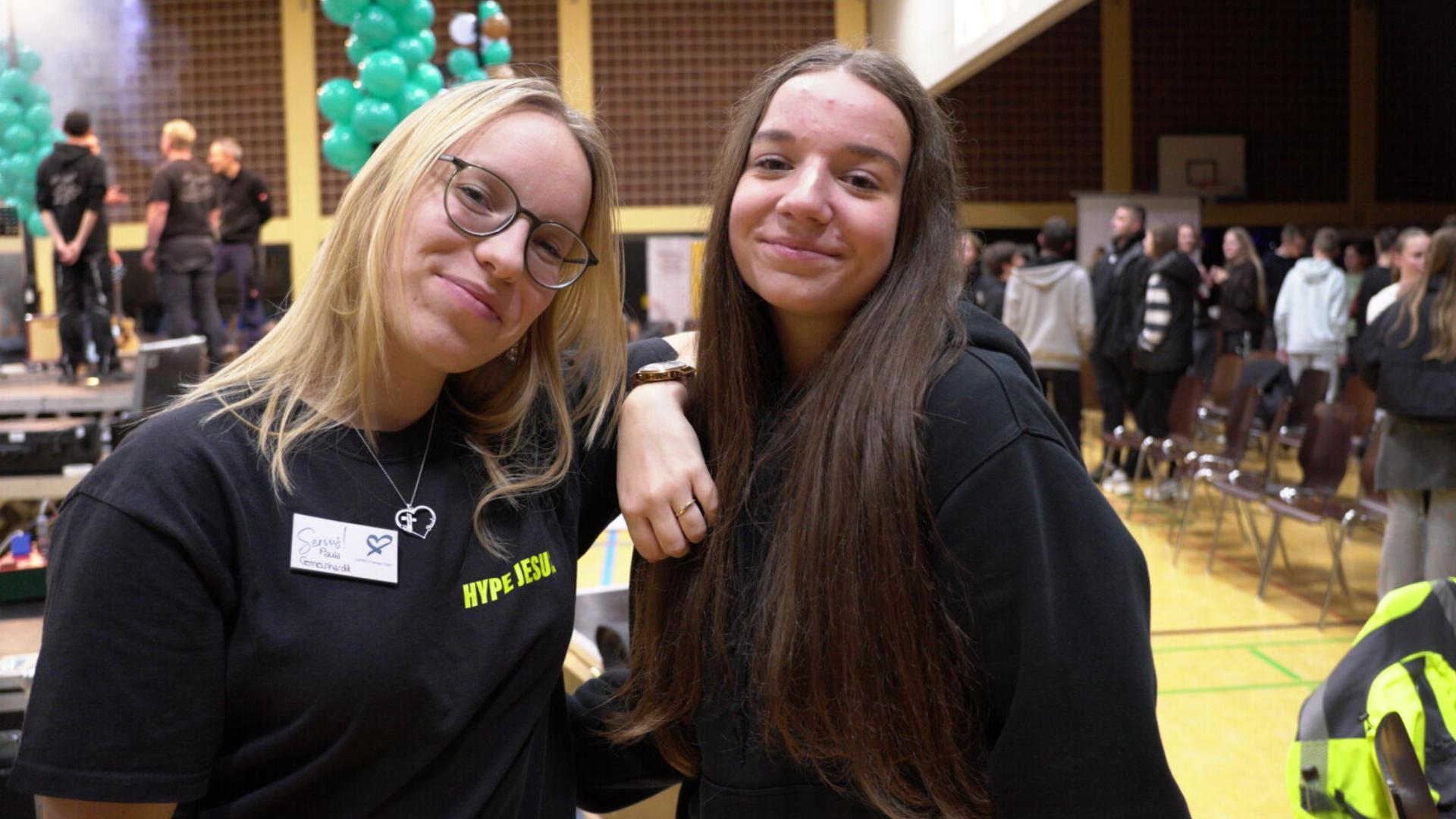 Zwei Besucherinnen auf der JUMIKO Franken 2024